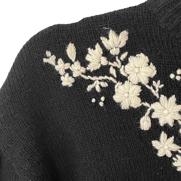VINTAGE Black & White Floral Embroidered Crew Neck Grandma Core Sweater SZ L - Picture 4 of 11